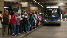 4 em cada 10 pessoas não conseguem trabalho devido à distância