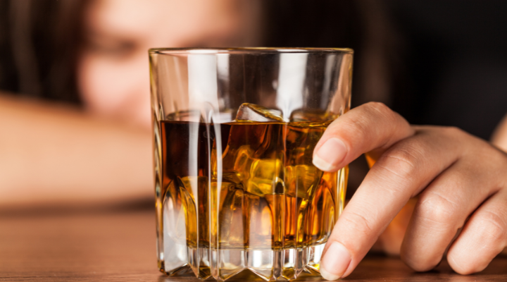 mulheres e alcoolismo