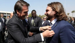 Bolsonaro nomeia para secretário de Justiça exonerado por usar avião da FAB