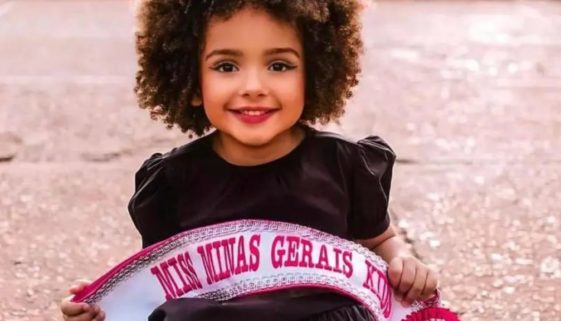 Maria Eduarda, de apenas 4 anos, sofreu ataques racistas nas redes sociais, após ganhar o miss Minas Gerais Kids.