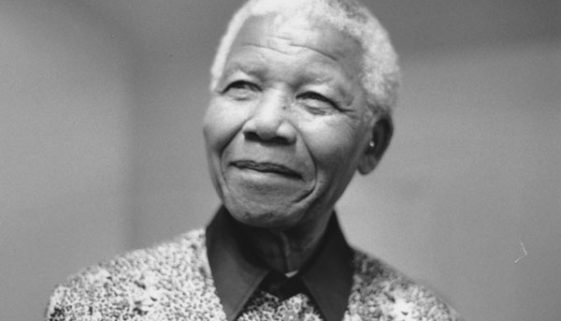 Nelson Mandela foi um dos maiores símbolos internacionais da luta pela igualdade racial, tendo combatido durante décadas o apartheid.