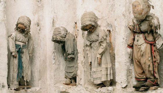 Uma misteriosa cripta italiana de 200 anos contendo os cadáveres 163 crianças mumificadas  será alvo de estudo por pesquisadores.