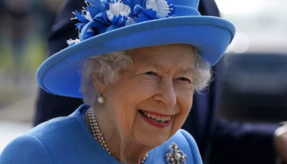 Vidente de 19 anos surpreende ao acertar morte da rainha Elizabeth II em 2022