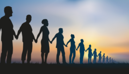pessoas de mãos dadas