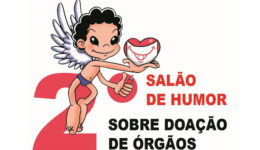 Desenho de um anjinho de cabelos pretos segurando um coração com um sorriso, à frente do texto "2º Salão de Humor sobre Doação de Órgãos"