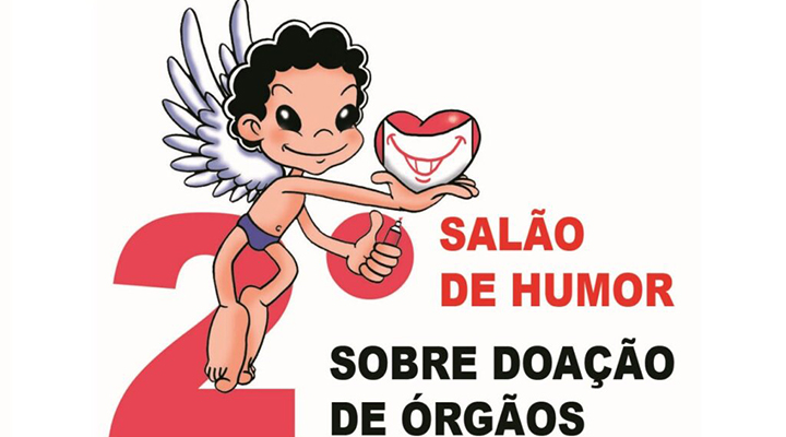 Desenho de um anjinho de cabelos pretos segurando um coração com um sorriso, à frente do texto "2º Salão de Humor sobre Doação de Órgãos"
