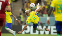 Richarlison doa parte do seu salário para casa que abriga pessoas com câncer