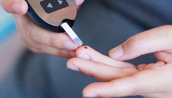 Foto de aparelho de teste de glicose no sangue para diabetes