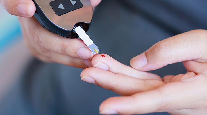 Foto de aparelho de teste de glicose no sangue para diabetes
