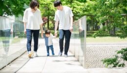 Famílias que se mudarem de Tóquio podem receber mais de 40 mil por criança