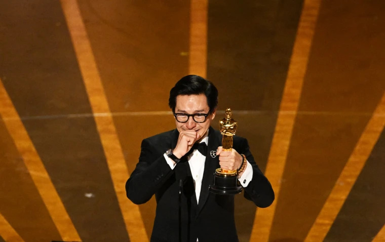 E o Oscar para melhor filme Suicida vai para Ryuzaki huhuehuehue