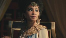 Série da Netflix recebe críticas e processo por retratar Cleópatra negra