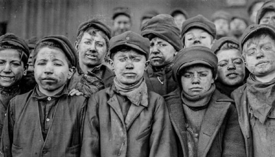 Crianças forçadas a trabalhar na revolução industrial tiveram graves problemas de saúde