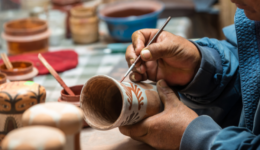 Organização pesquisa situação de artesãos brasileiros