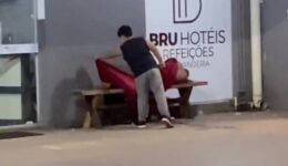 Criança comove internet após cobrir homem em situação de rua no MS