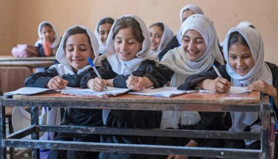 Campanha mundial luta pelos direitos das meninas afegãs estudarem