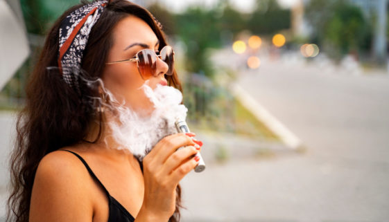1 a cada 5 jovens consome cigarro eletrônico no Brasil