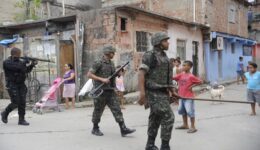 38% das crianças de até 6 anos do Complexo da Maré presenciaram algum tipo de violência