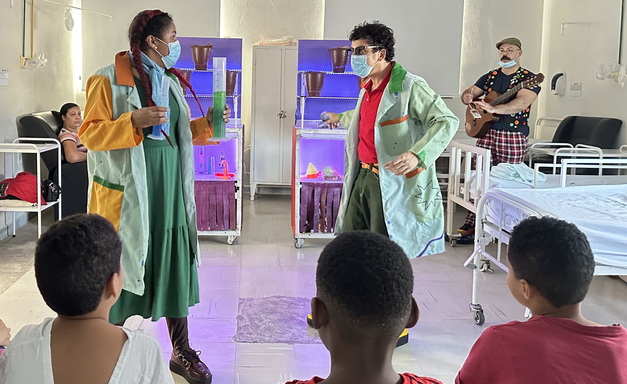crianças em hospitais