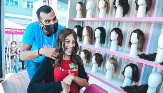 ONG promove corte e doação de cabelos em campanha do Outubro Rosa