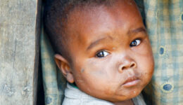 170 mil crianças estão desabrigadas devido à violência no Haiti
