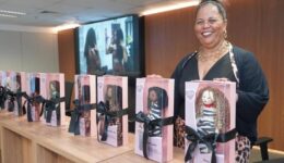 Servidora cria projeto “Bonecas Pretas” inspirada em mulheres negras