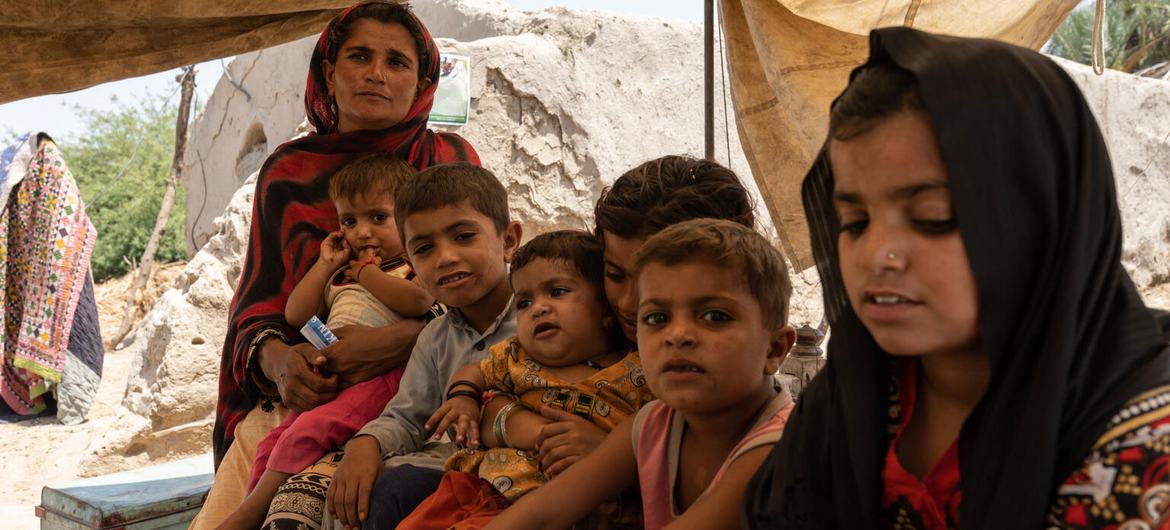 Calor extremo e poluição atmosférica estão matando crianças no Paquistão