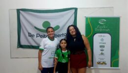 Esporte une mãe e filha em projeto social