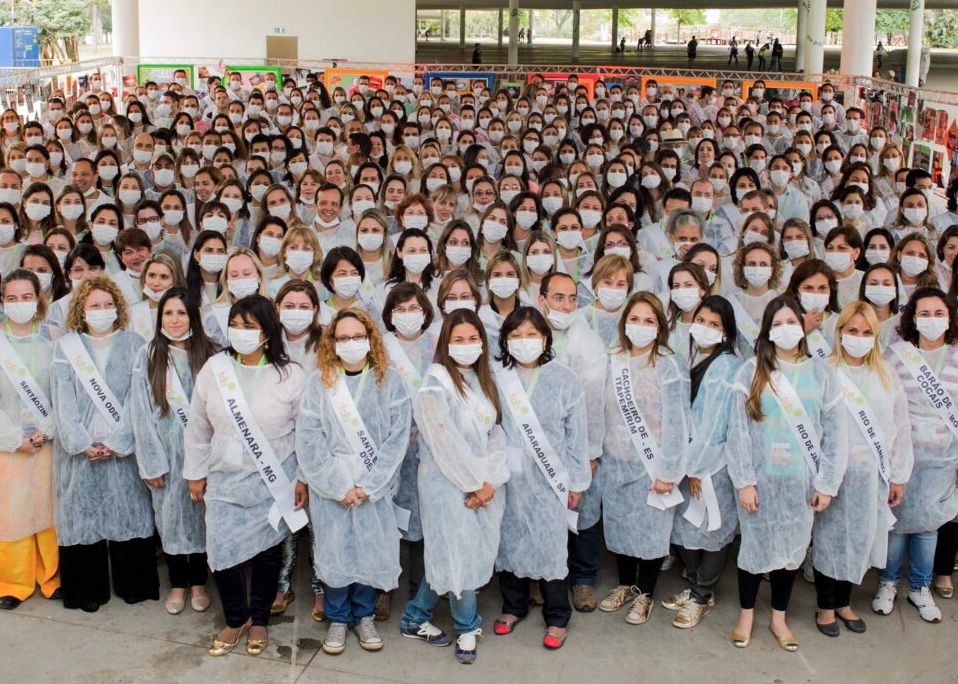 Dentistas voluntários realizam atendimento gratuito em 90 cidades
