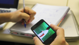 Tutores da USP oferecem capacitação de educadores via WhatsApp
