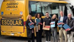Copos reciclados da São Silvestre são transformados em materiais escolares e doados para escolas do RS