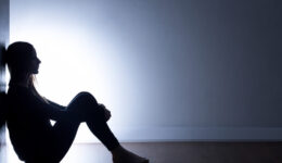 50% dos pais não percebem sinais de comportamento suicida nos filhos