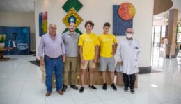 Estudantes de 17 anos criam canal de comunicação para ajudar pacientes com câncer