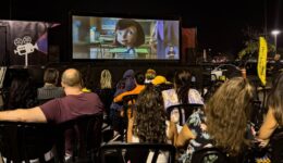Cinema ao ar livre apresenta exposição com videogames de diferentes épocas