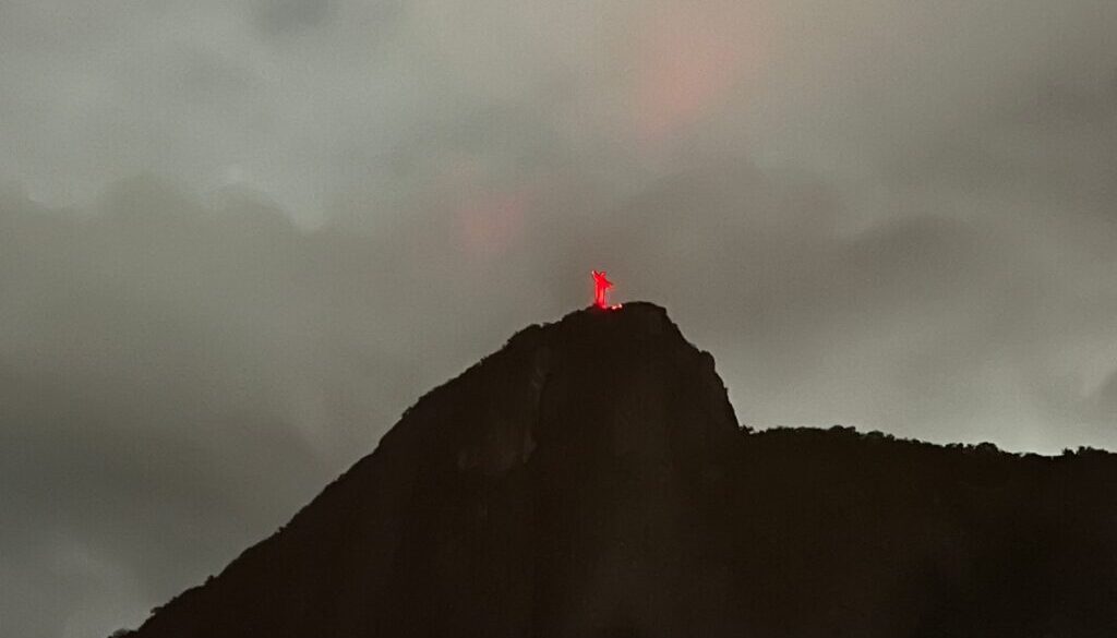 Cristo-em-vermelho
