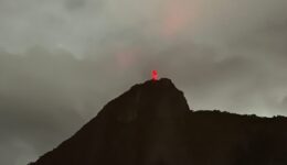 Cristo-em-vermelho