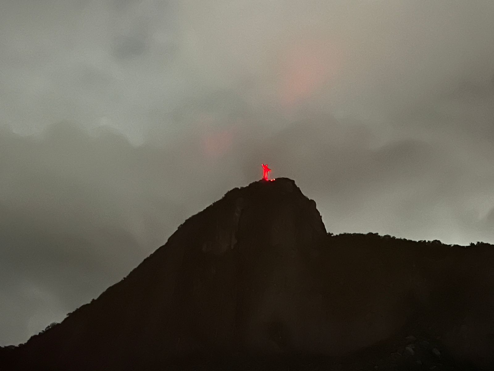 Cristo-em-vermelho
