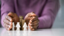 Dinheiro interesseiro e dinheiro que se interessa: a intencionalidade do poder financeiro nas relações de doação