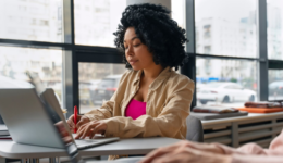 Plataforma oferece capacitação gratuita para diversidade no ambiente de trabalho