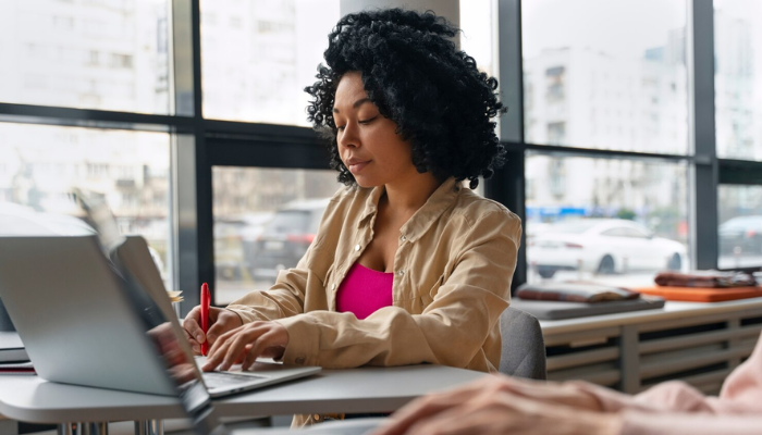 Plataforma oferece capacitação gratuita para diversidade no ambiente de trabalho