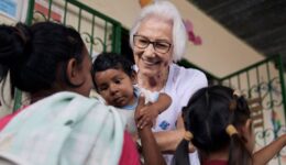 Brasileira recebe prêmio global da ONU de assistência a refugiados