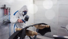 Projeto capacita egressas do sistema prisional para o mercado de repintura automotiva