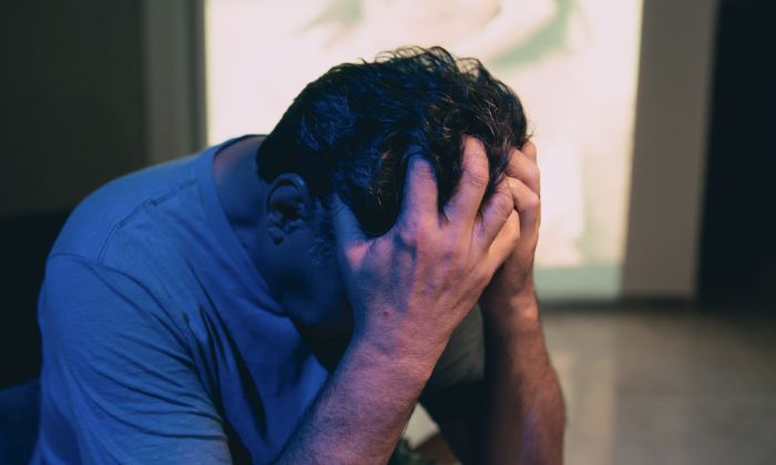 Mais de 30 pessoas são internadas ao dia por tentativa de suicídio no Brasil