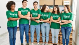 5 dicas para iniciar o trabalho voluntário em 2025