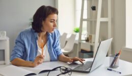 Fundação Itaú lança curso gratuito de avaliação e monitoramento de projetos