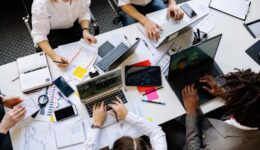 Pluxee promove diversidade e inclusão no mercado de trabalho