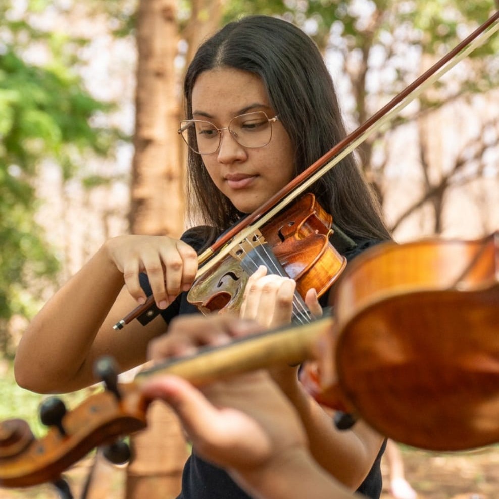 Gabrielle-Almeida-de-Oliveira-e-aluna-de-violino-da-IAS-desde-2017