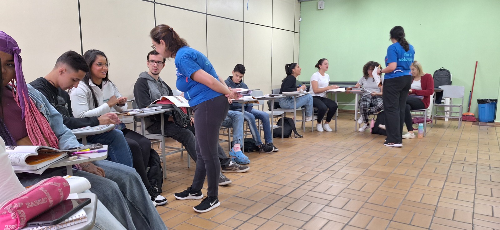 Inglês gratuito para estudantes de escolas públicas gera novas oportunidades e transforma a realidade de jovens