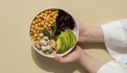 Dia da Nutrição: insegurança alimentar e ultraprocessados ameaçam saúde do brasileiro