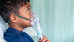 Movimento Médicos pelo Clima lança cartilha inédita que orienta sobre efeitos das mudanças climáticas na saúde das crianças brasileiras